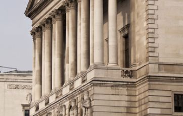 Pay growth remains weak, says Bank of England
